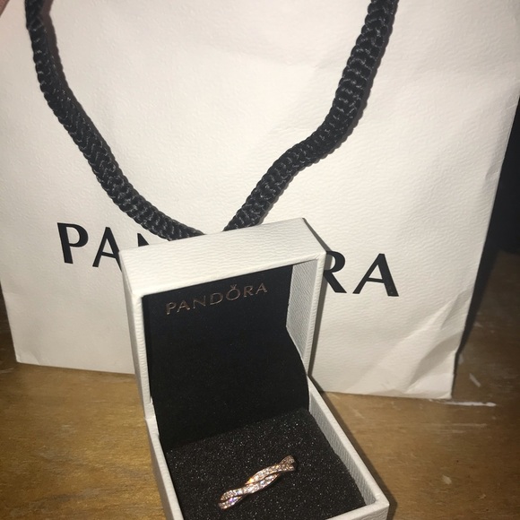 Pandora rose gold ring🥀 - Picture 3 of 4